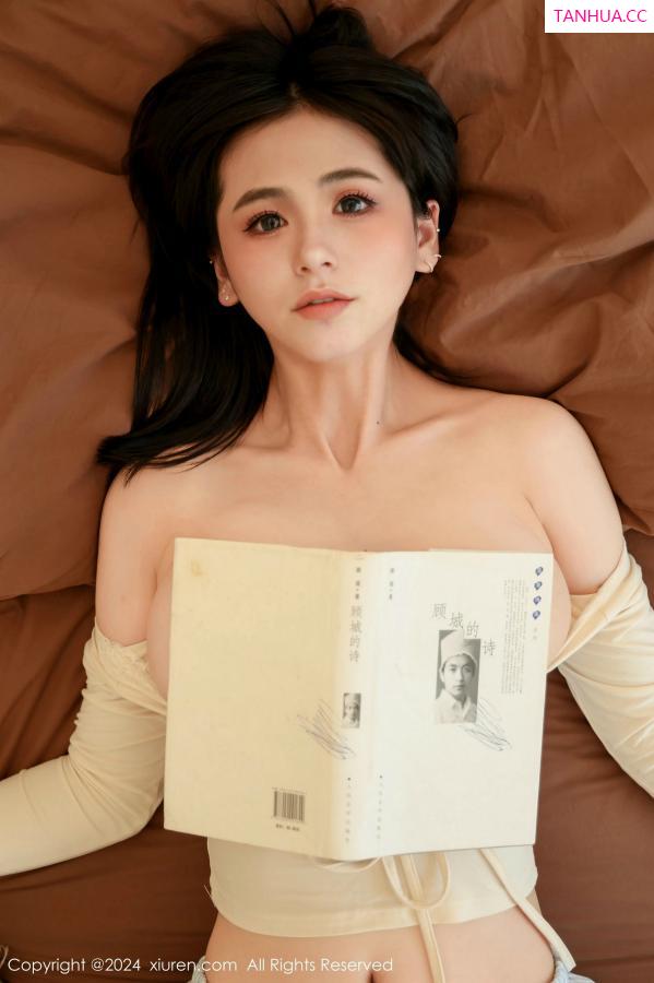   [XiuRen]高清写真图 2024.12.05 No.9551 奶芙乔乔 美腿清纯第47张图片